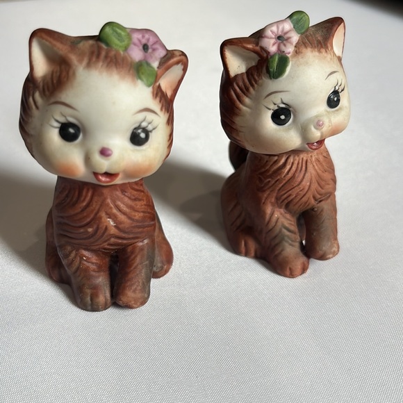 Cat Kitten 2 1/2 Inch Salt and Pepper Shakers Ceramic Made in Korea Adorable🆕 - Picture 1 of 12